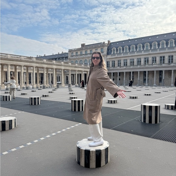 Meet your Posher, Jill - Picture 3 of 3